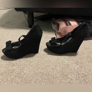 Lauren Conrad dress suede black strap wedges